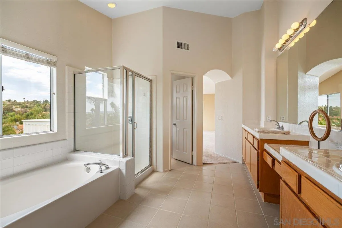 https://cdn.realtyfeed.com/cdn/127/260015421/17edbe1be3003380561701b0f8875e8d.webp