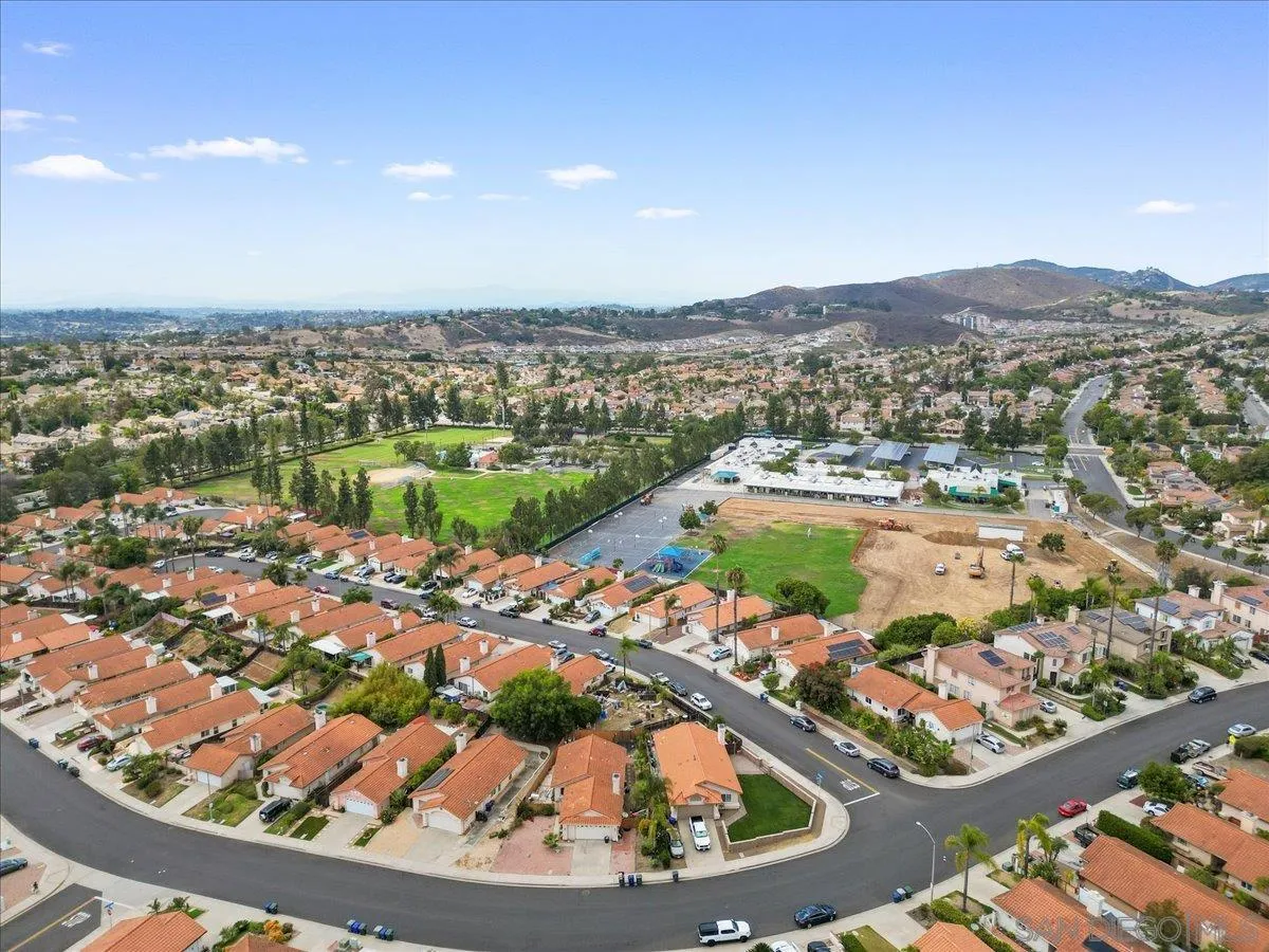 https://cdn.realtyfeed.com/cdn/127/260015421/55c2a0e952b5c91e47382af42ccb4231.webp