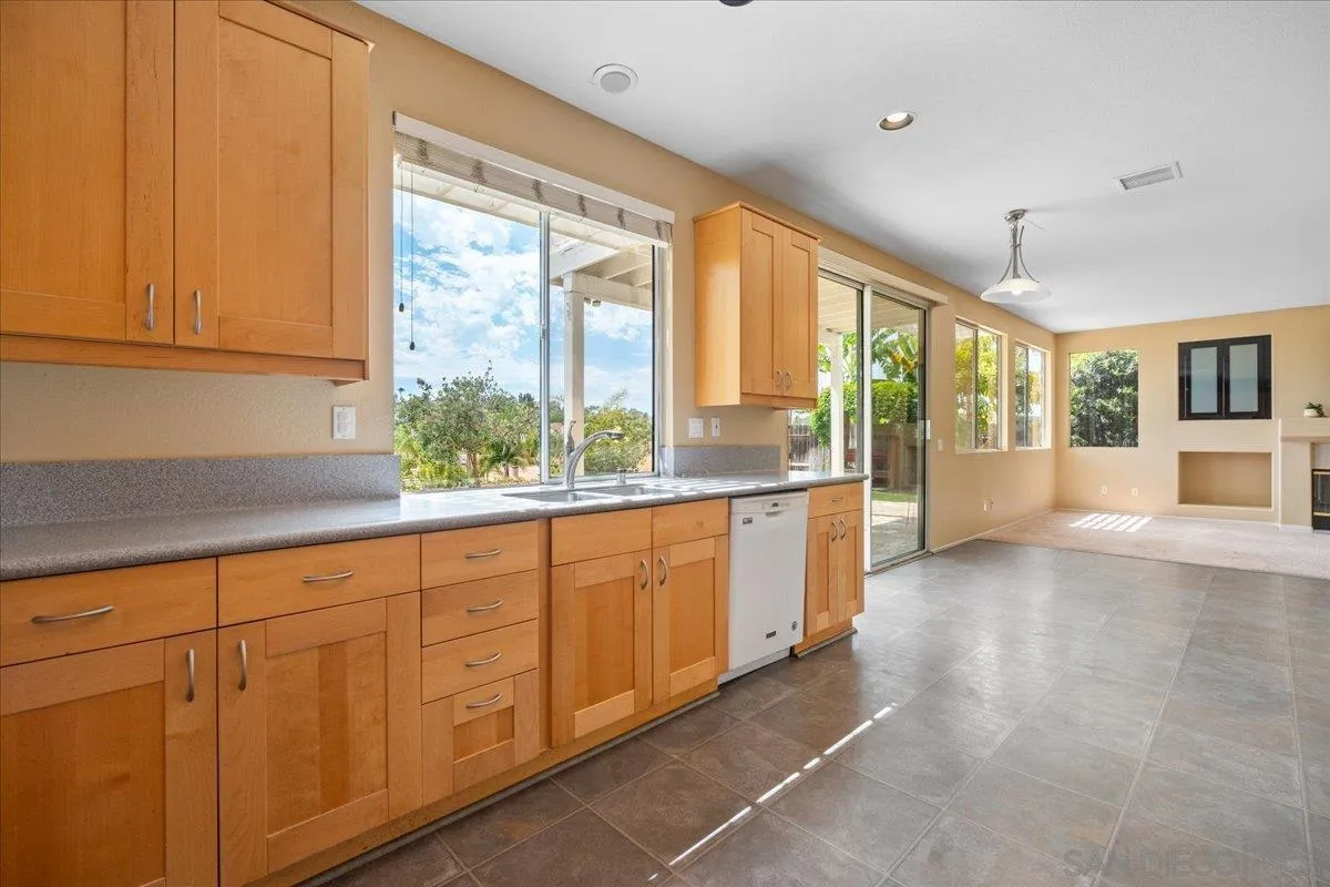 https://cdn.realtyfeed.com/cdn/127/260015421/6401f9f5f9918f18a0f2de9c1d42b22b.webp