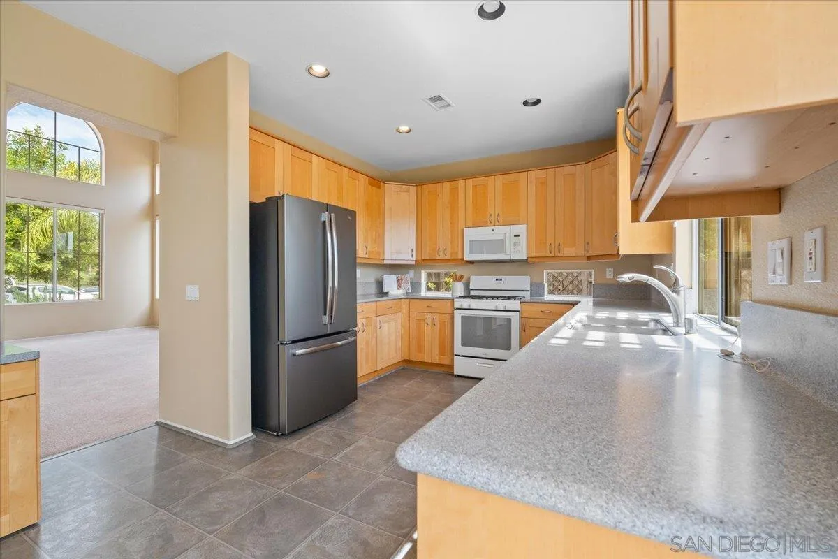 https://cdn.realtyfeed.com/cdn/127/260015421/78b6a56192a9dfd61e38d4dbc8addcb8.webp