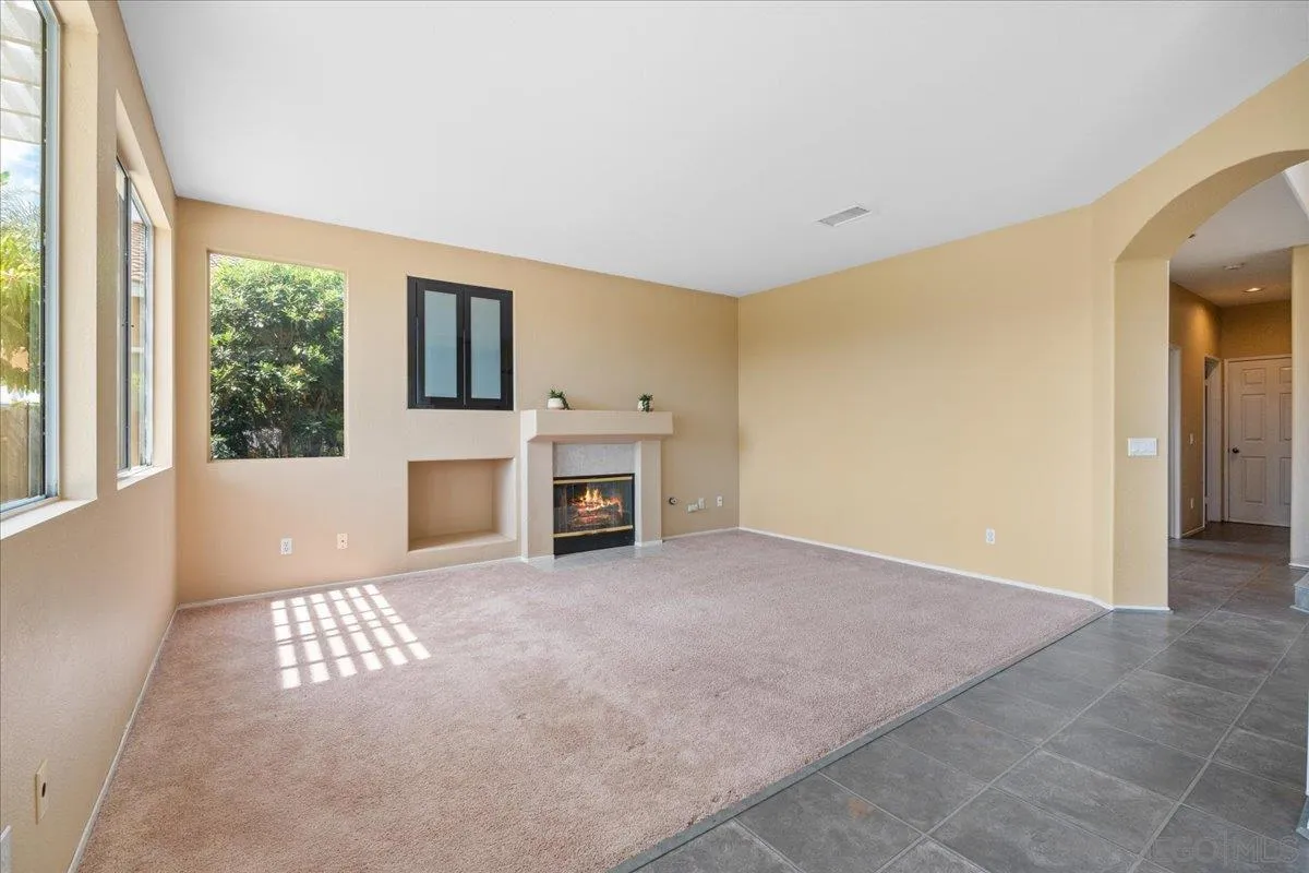 https://cdn.realtyfeed.com/cdn/127/260015421/e7294b7f7e0e064508c412e31c0936f2.webp