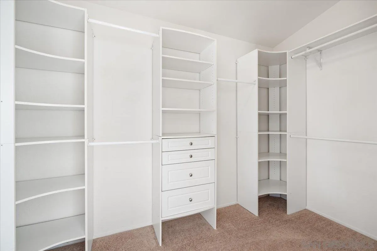 https://cdn.realtyfeed.com/cdn/127/260015421/f99a82fae9ecce047a656c2117a6b38b.webp