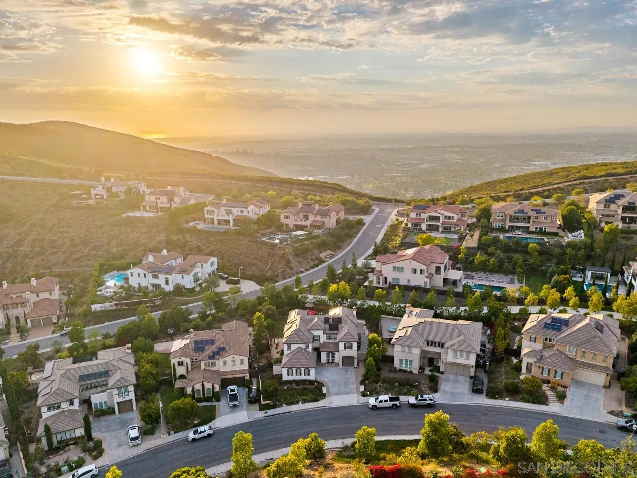 https://cdn.realtyfeed.com/cdn/127/260015422/016a27526fa920a666fc579dabab89a5.webp