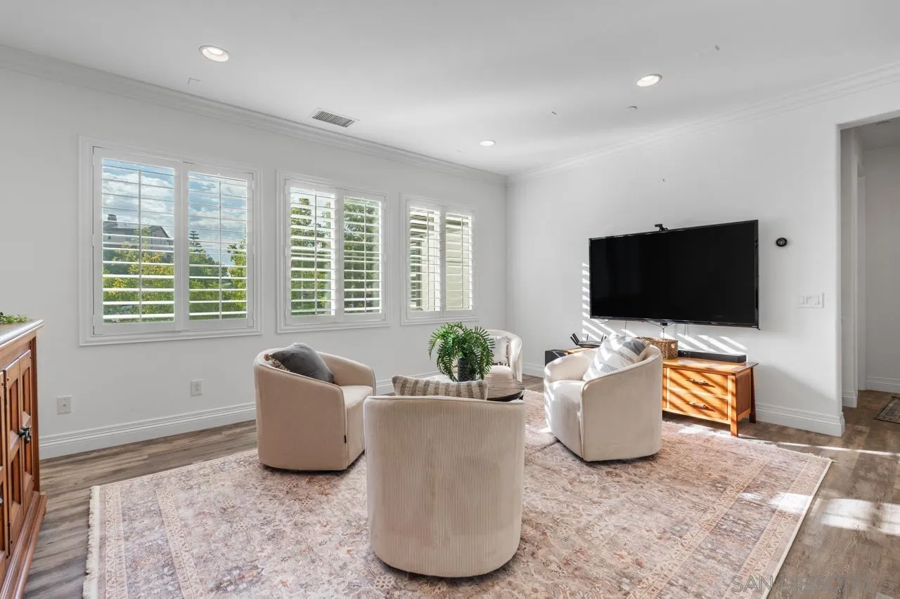 https://cdn.realtyfeed.com/cdn/127/260015422/95bc86efceb4c0bab3f6e9c5314b52b3.webp