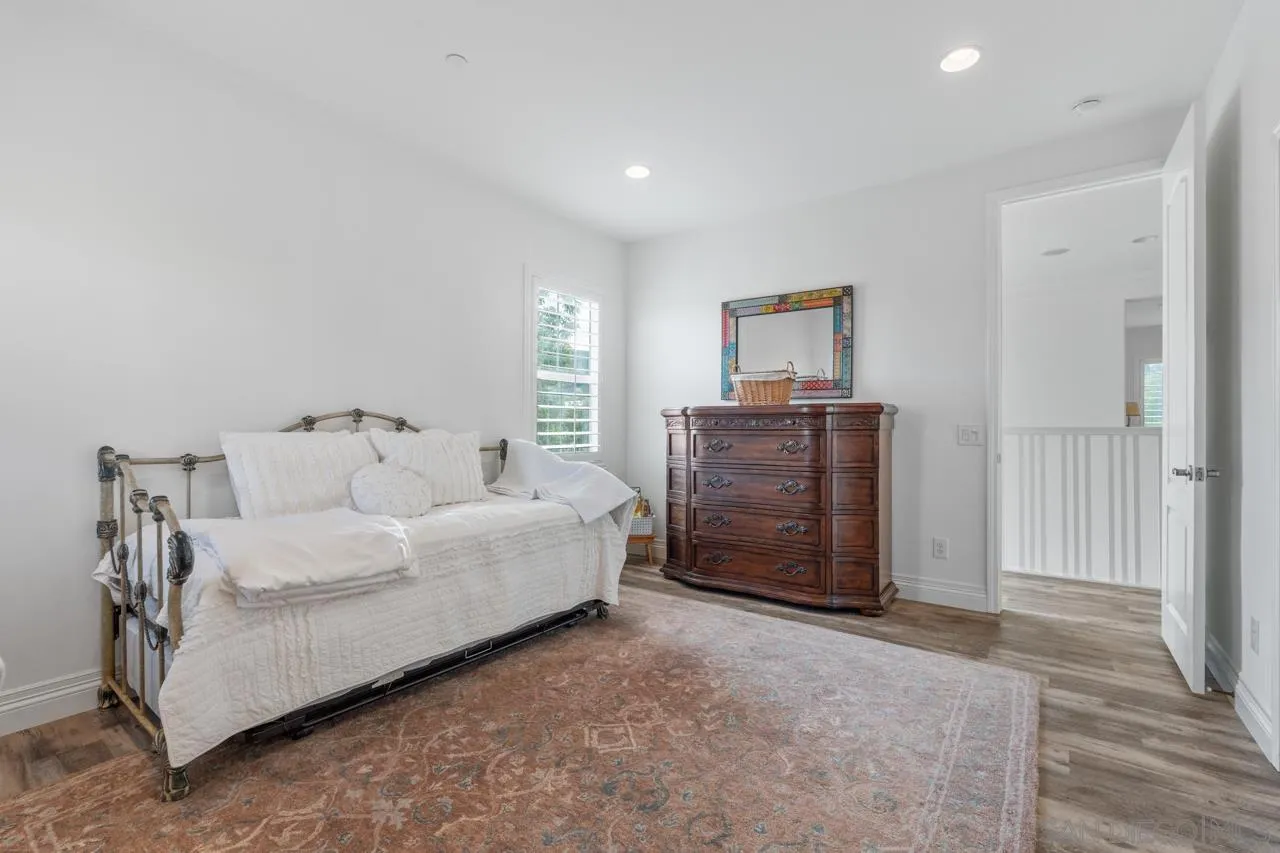 https://cdn.realtyfeed.com/cdn/127/260015422/c8f8e673b862646531a835a862810137.webp