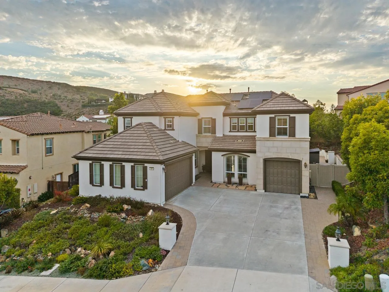 https://cdn.realtyfeed.com/cdn/127/260015422/ca961844e00477ec93da2d84a60af431.webp