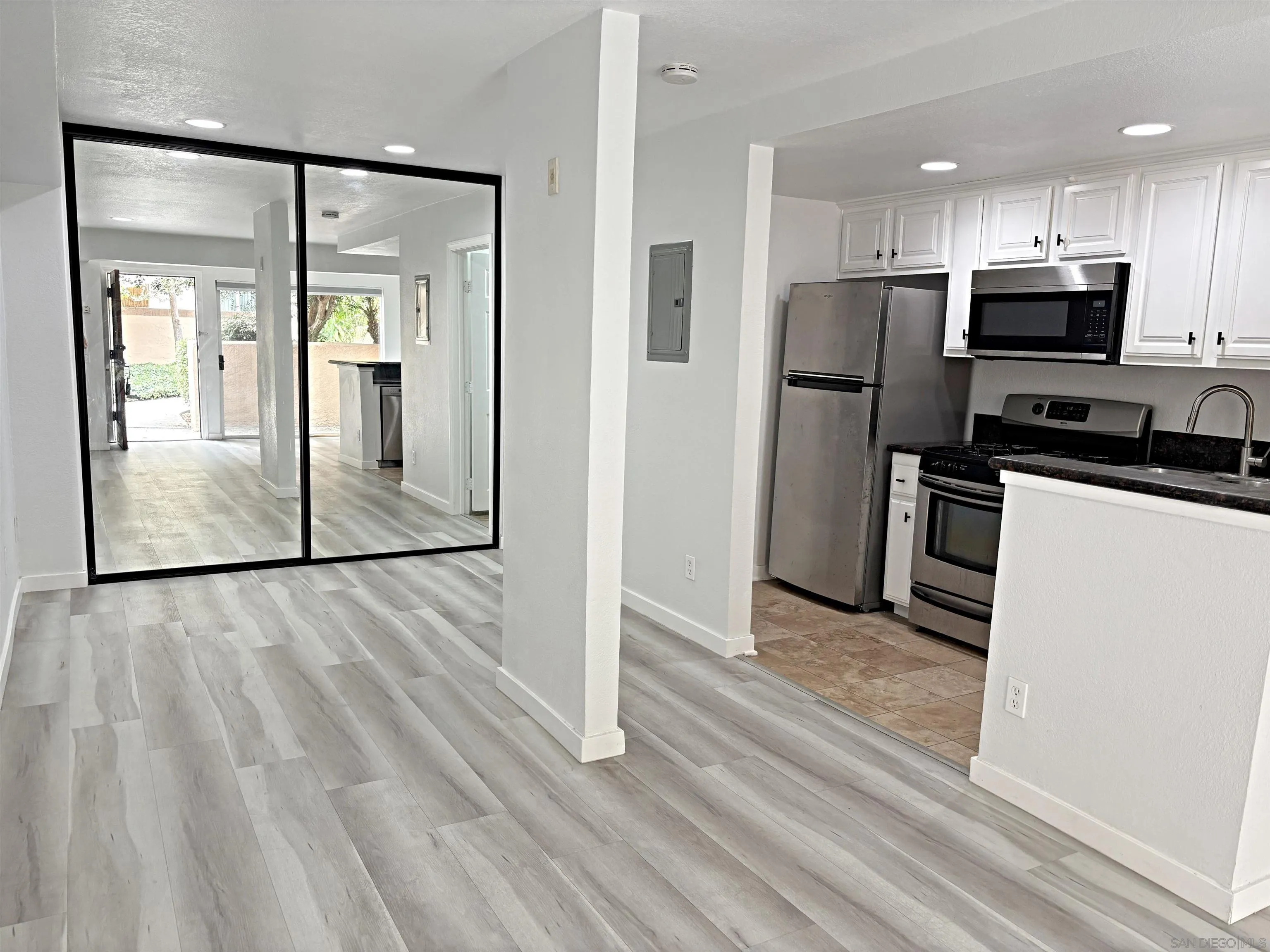 Photo #3: 260015425 Listing: Photo #3