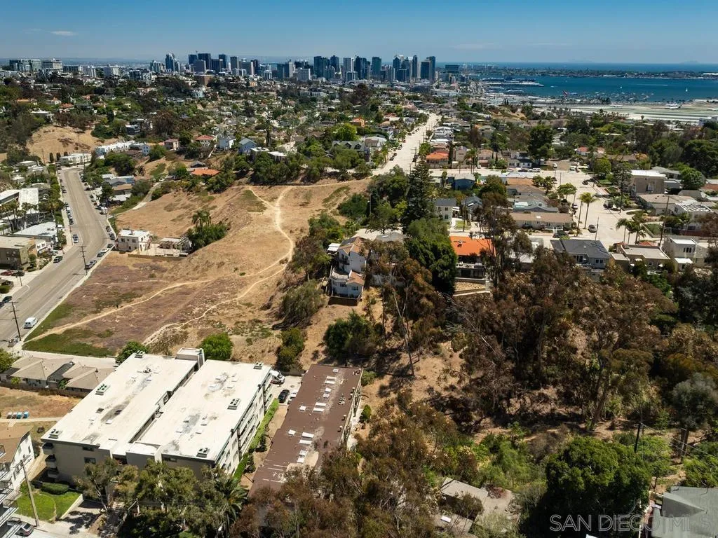 https://cdn.realtyfeed.com/cdn/127/260015426/1aceddd3143eb4526b16de5dc200703e.webp