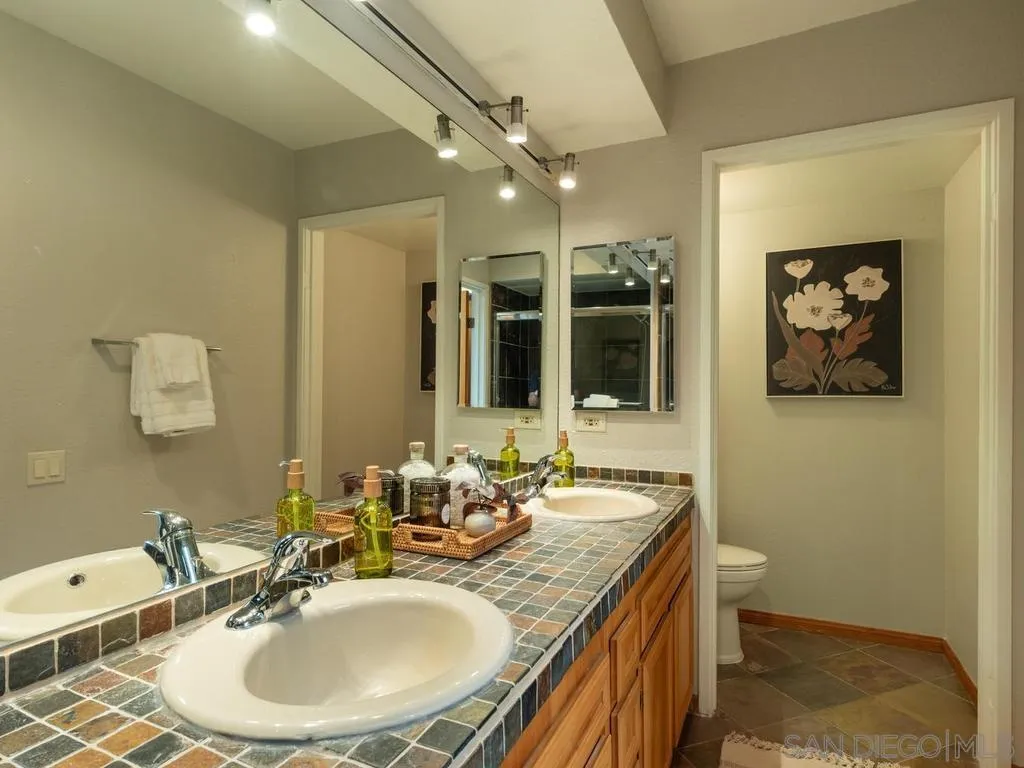 https://cdn.realtyfeed.com/cdn/127/260015426/6c608aa7f4024445177708679c9ab7e2.webp
