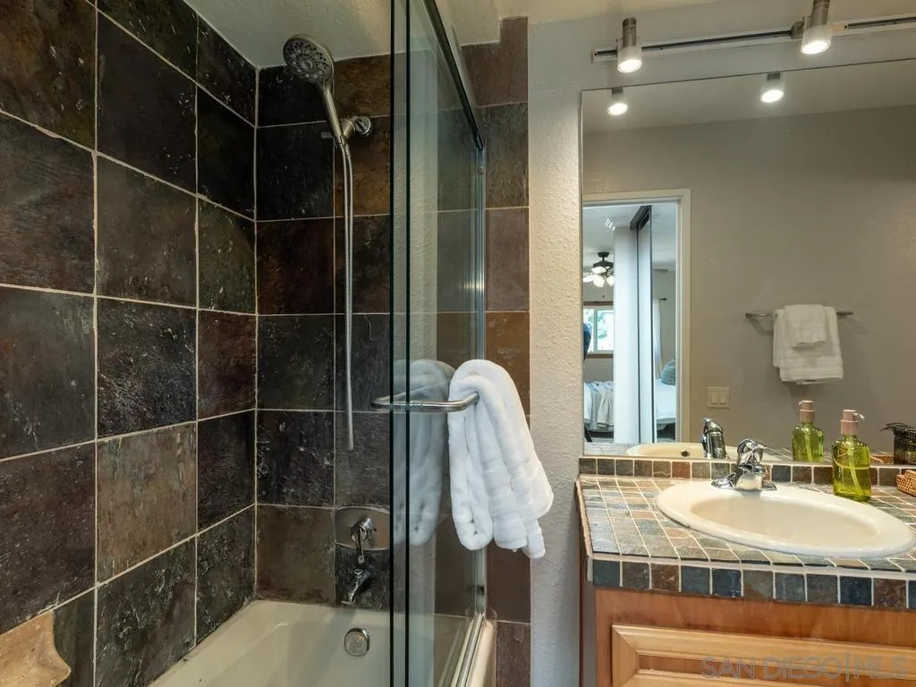 https://cdn.realtyfeed.com/cdn/127/260015426/9135d706690e3284657e695f2f98d6cd.webp
