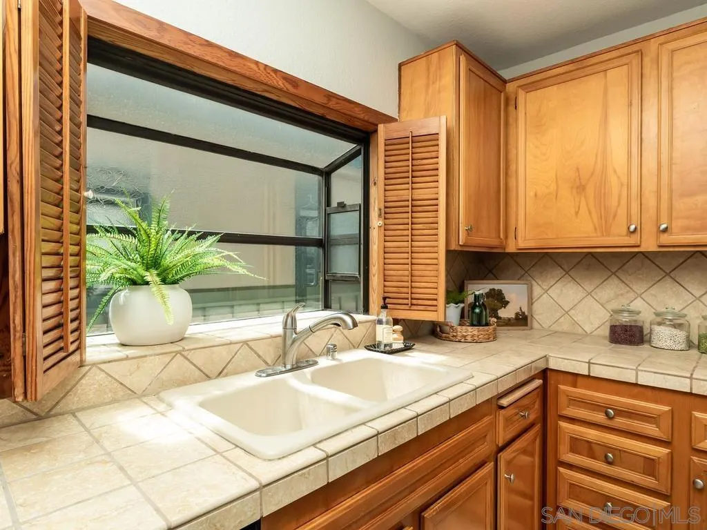 https://cdn.realtyfeed.com/cdn/127/260015426/af574099cbd31f42d8fd9acb288e4fd1.webp