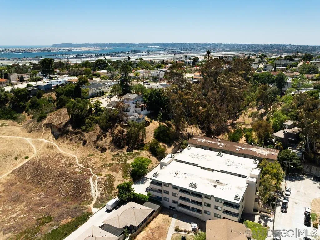 https://cdn.realtyfeed.com/cdn/127/260015426/b03bb5f07081efe6bae141398ba13007.webp