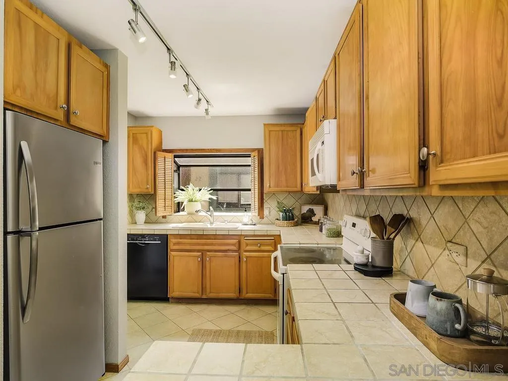 https://cdn.realtyfeed.com/cdn/127/260015426/bebc284726cedf4772532640add8965a.webp