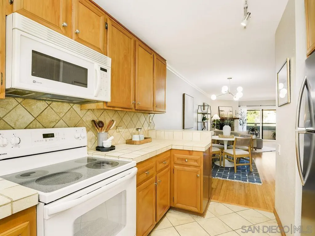 https://cdn.realtyfeed.com/cdn/127/260015426/c67cba3c82fe029c8c906a93ade6c31a.webp