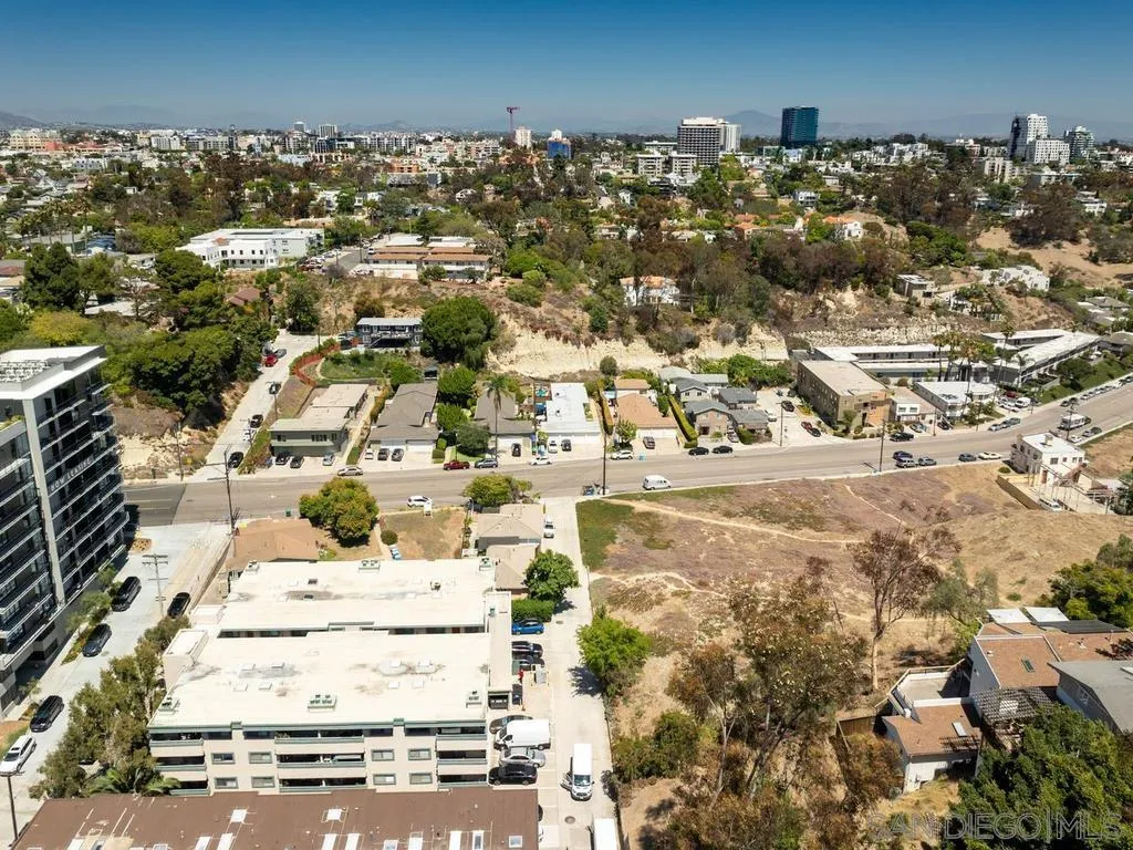 https://cdn.realtyfeed.com/cdn/127/260015426/d558f156ebecbe02648e49e2dba2e783.webp