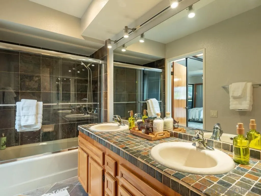 https://cdn.realtyfeed.com/cdn/127/260015426/dc46a025ebcddf05258a5f829b1ad63e.webp