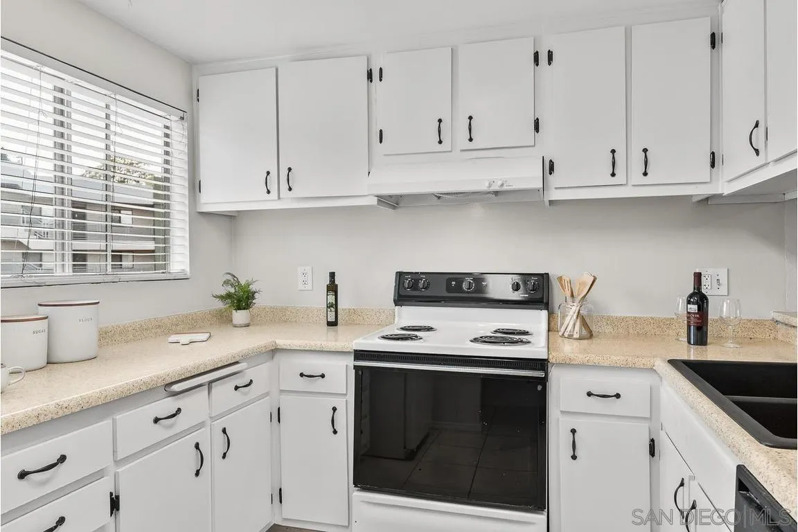 https://cdn.realtyfeed.com/cdn/127/260015428/832f30d1249e55a724613120b707d11e.webp