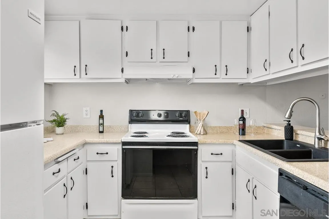 https://cdn.realtyfeed.com/cdn/127/260015428/eada8f669854056dfbf5d41f9e623678.webp