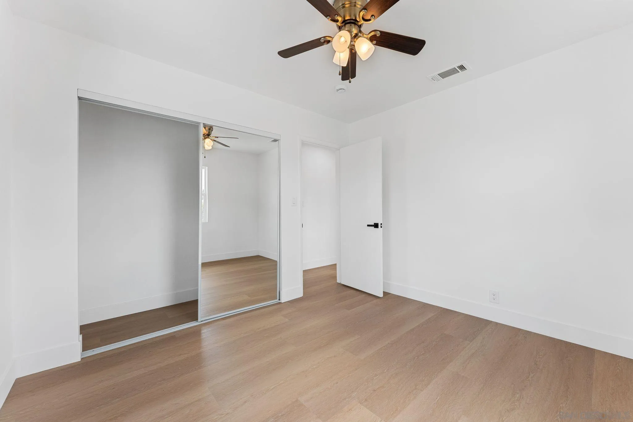 https://cdn.realtyfeed.com/cdn/127/260015429/1f02baa9d51f7b12af3f82395a323cd2.webp