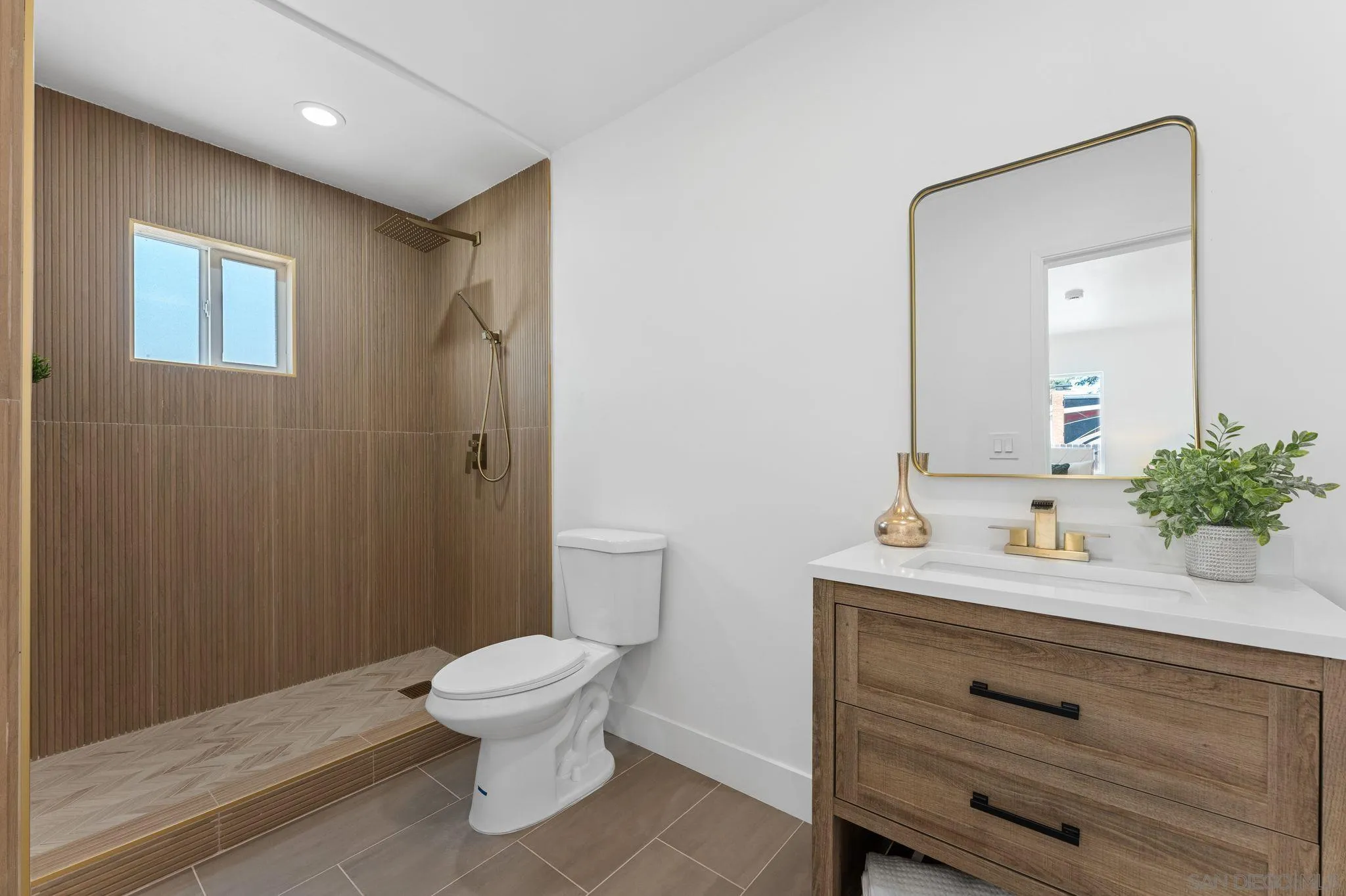 https://cdn.realtyfeed.com/cdn/127/260015429/41fe86f83b250e50a5cfff6d64e395d1.webp