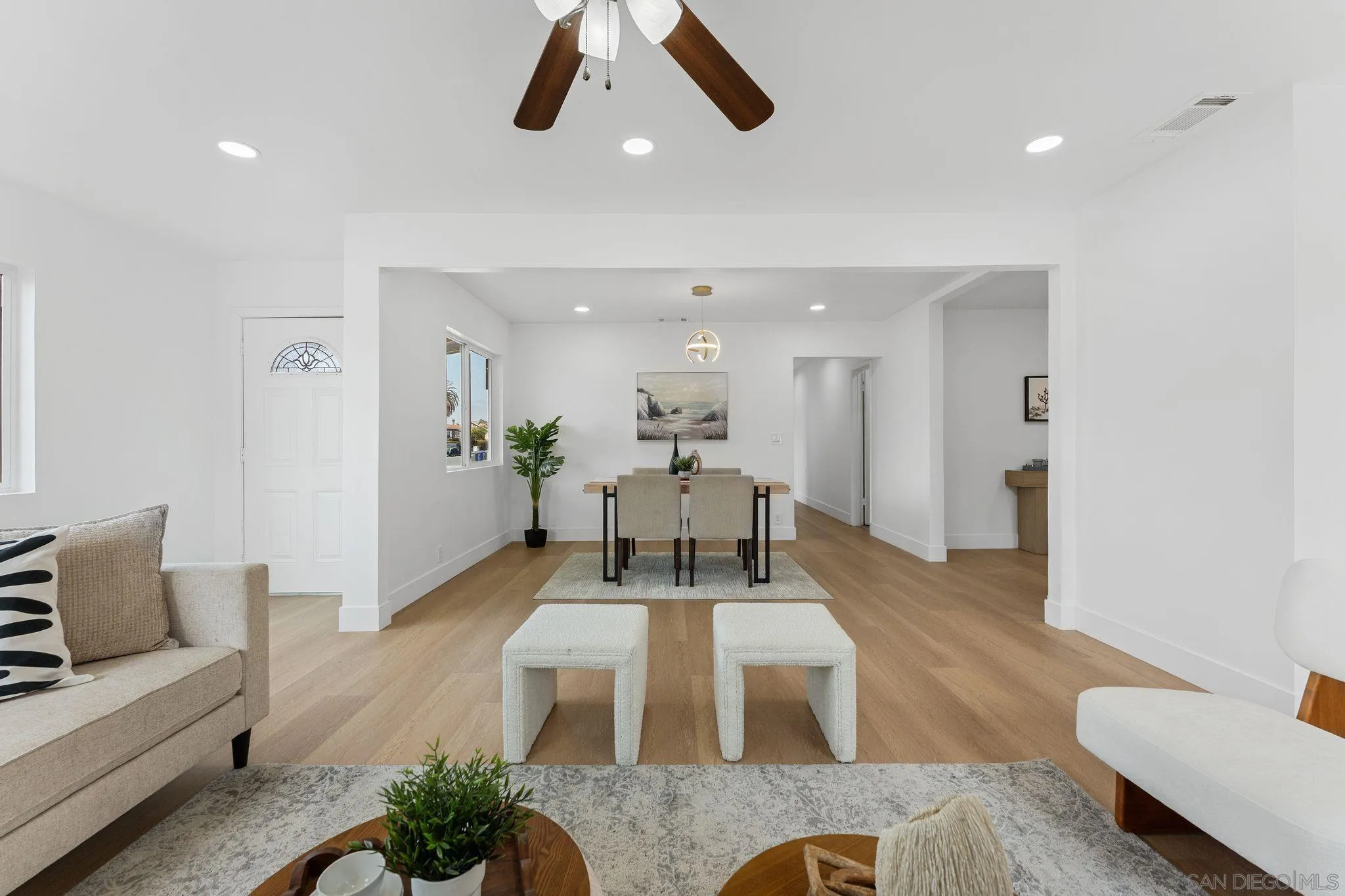 https://cdn.realtyfeed.com/cdn/127/260015429/d2308245b7453de83e5045c6b49bc5e7.webp