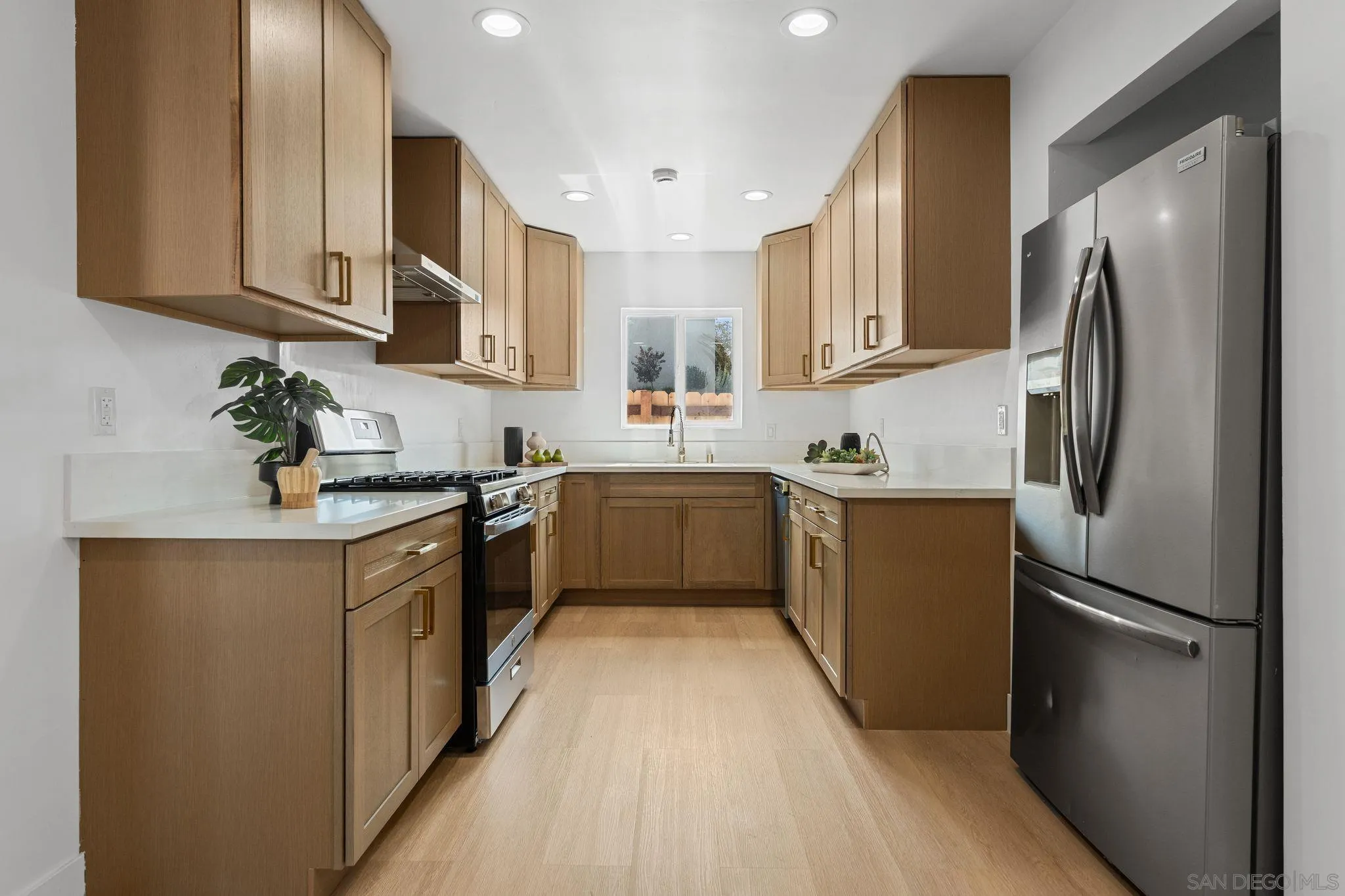 https://cdn.realtyfeed.com/cdn/127/260015429/f8e77067f729b97b2f0e25713715187e.webp