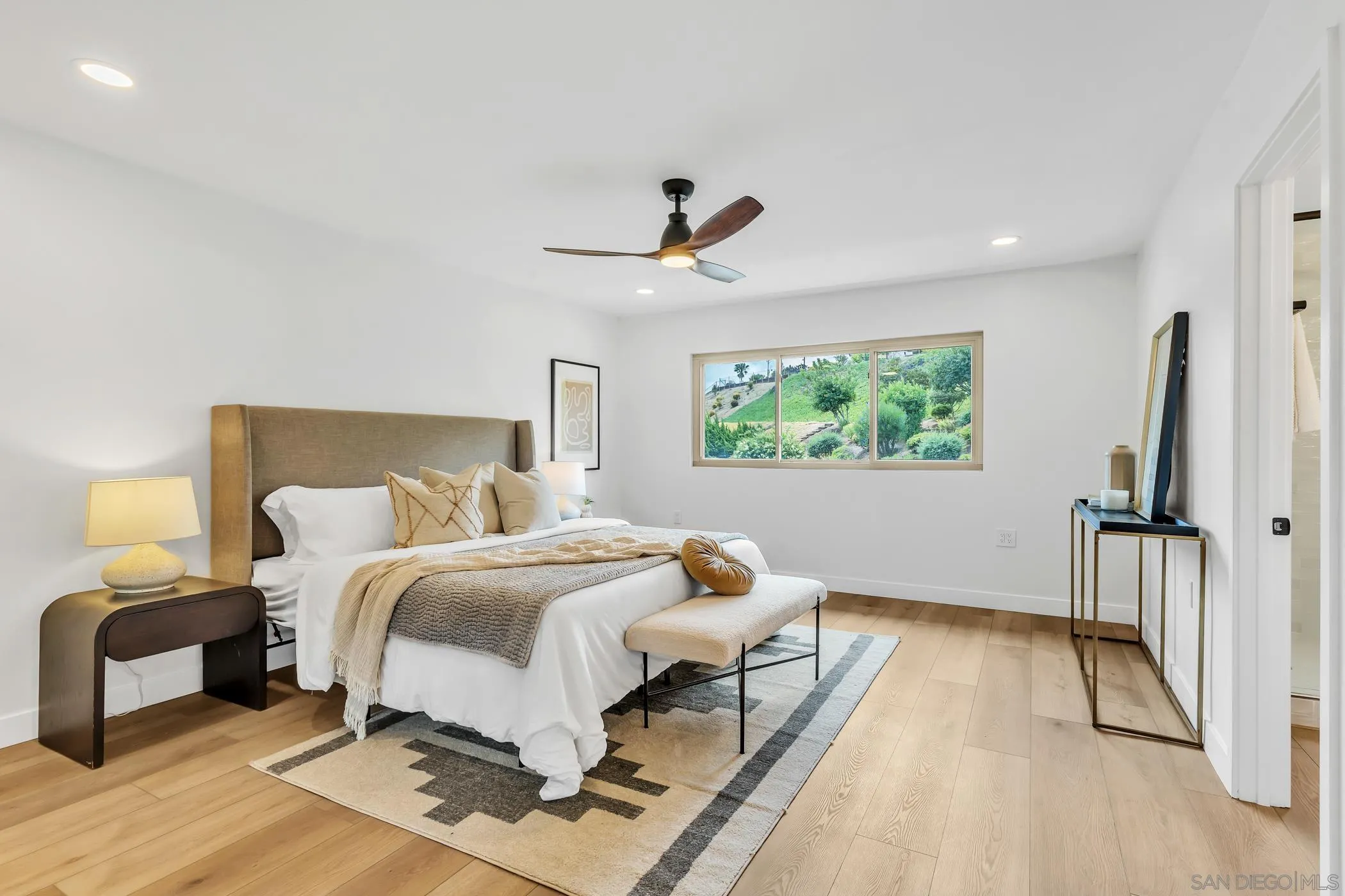 https://cdn.realtyfeed.com/cdn/127/260015430/0b29100aebf95656ef89d929a0d57400.webp