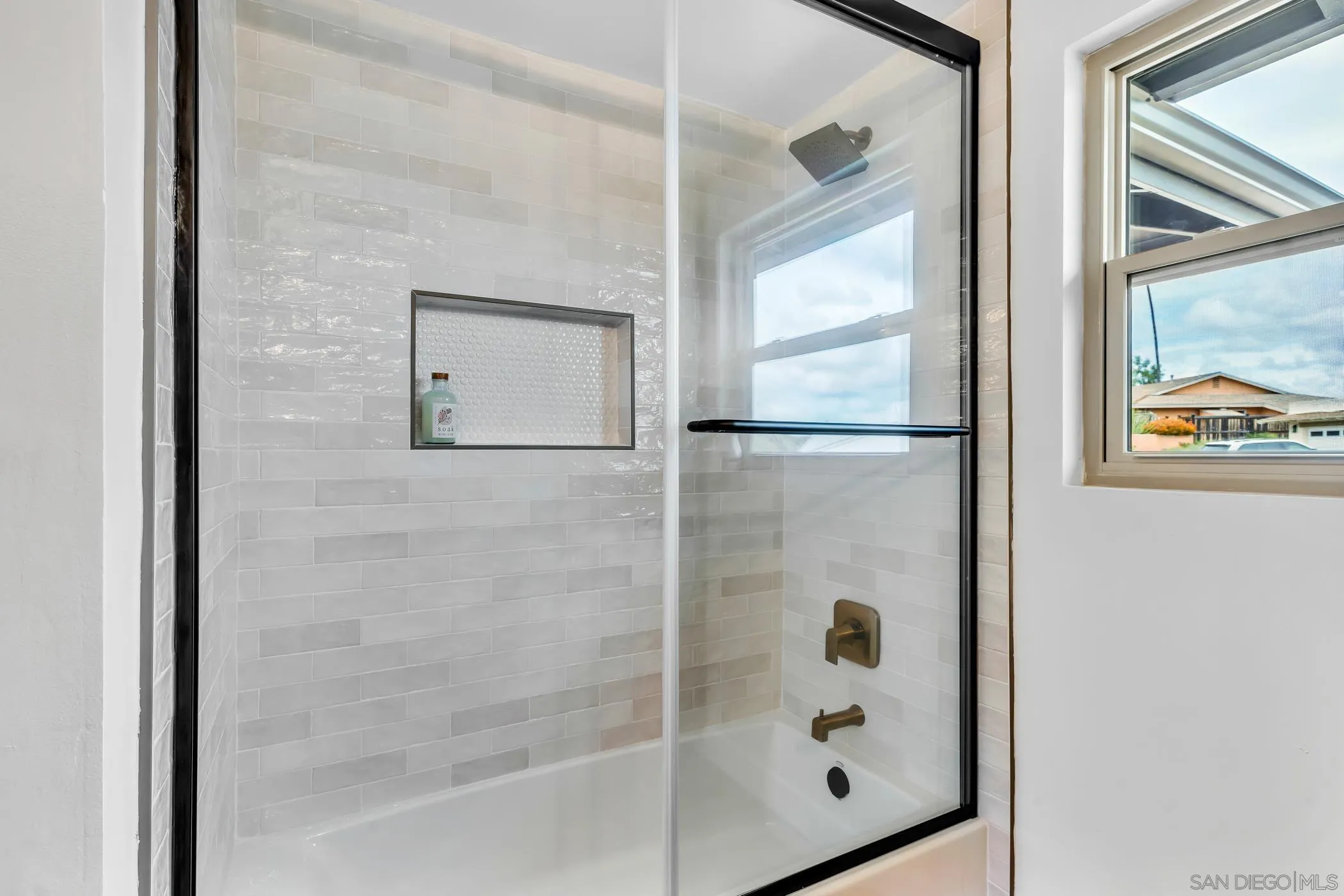 https://cdn.realtyfeed.com/cdn/127/260015430/abaf2774c8005fbb2f652dc33593288f.webp