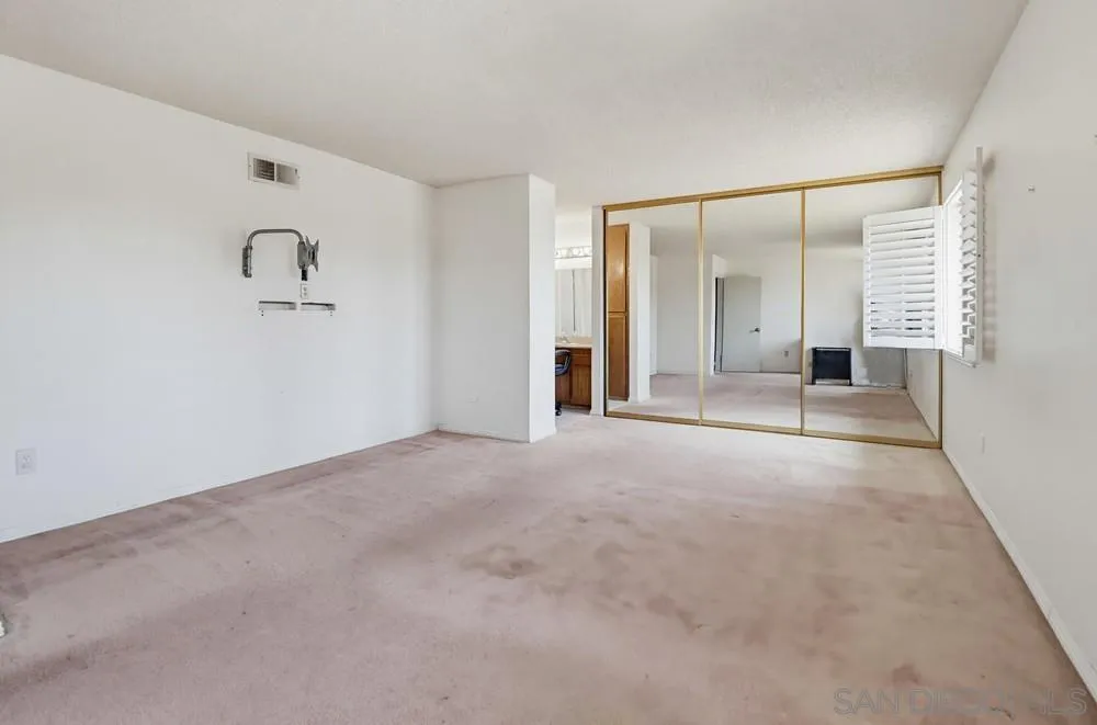 https://cdn.realtyfeed.com/cdn/127/260015439/316442884ed810b199ece69691adef53.webp