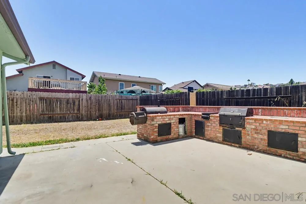 https://cdn.realtyfeed.com/cdn/127/260015439/463f699183051787b795b572d490ba79.webp