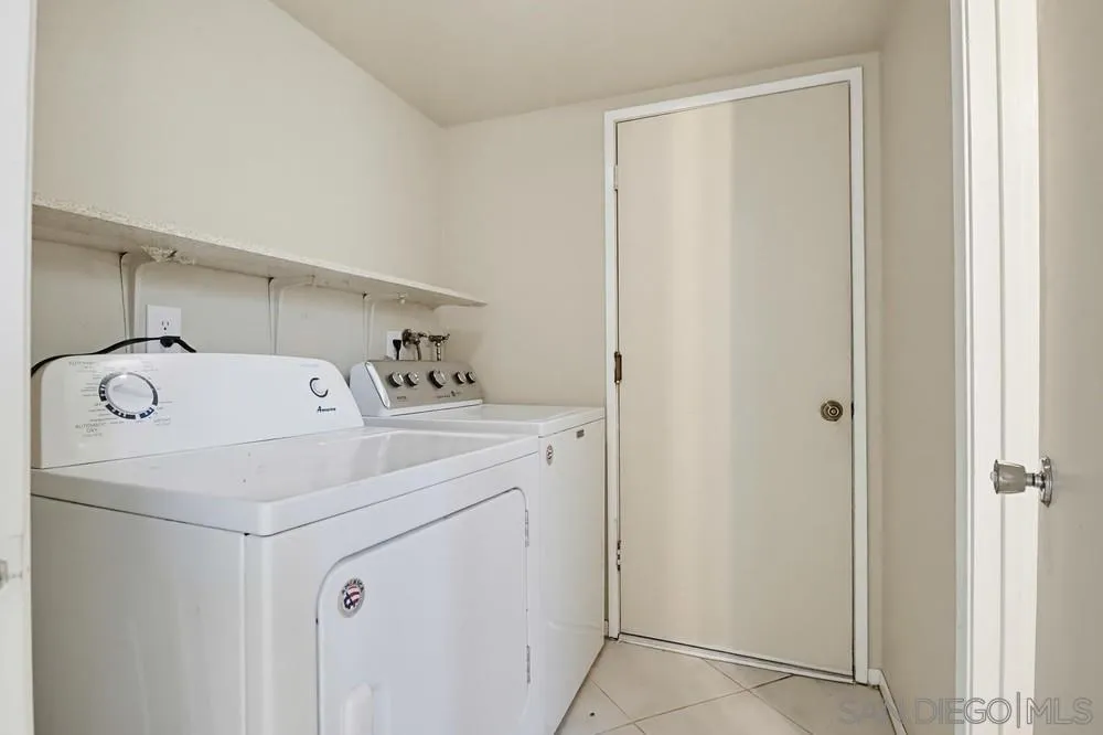 https://cdn.realtyfeed.com/cdn/127/260015439/bfa82c8bd8f2473e53e06c84cce864fd.webp