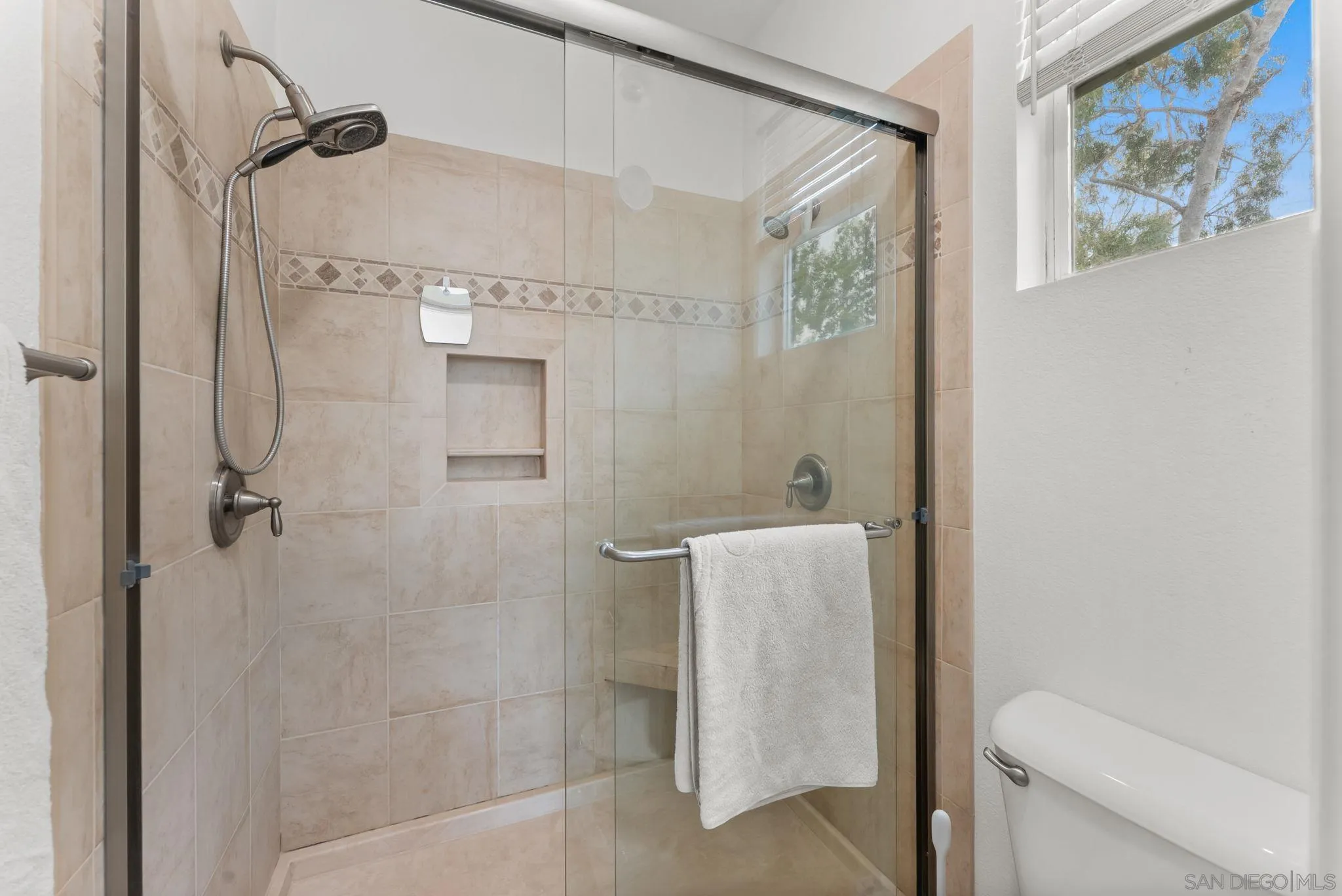 Photo #12: 260015444 Listing: Photo #12