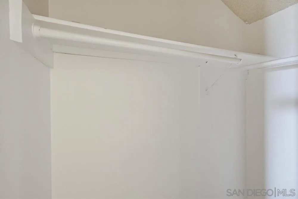 https://cdn.realtyfeed.com/cdn/127/260015447/15fb6ec568f2e608eb28f181aa562590.webp