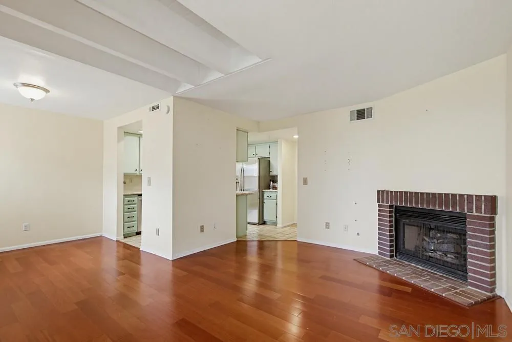https://cdn.realtyfeed.com/cdn/127/260015447/174329a17b845c0cc309a5bcbe239a93.webp