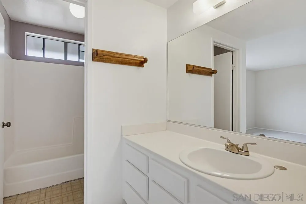 https://cdn.realtyfeed.com/cdn/127/260015447/182c42e47d631d8b3e75b191f2c16efe.webp