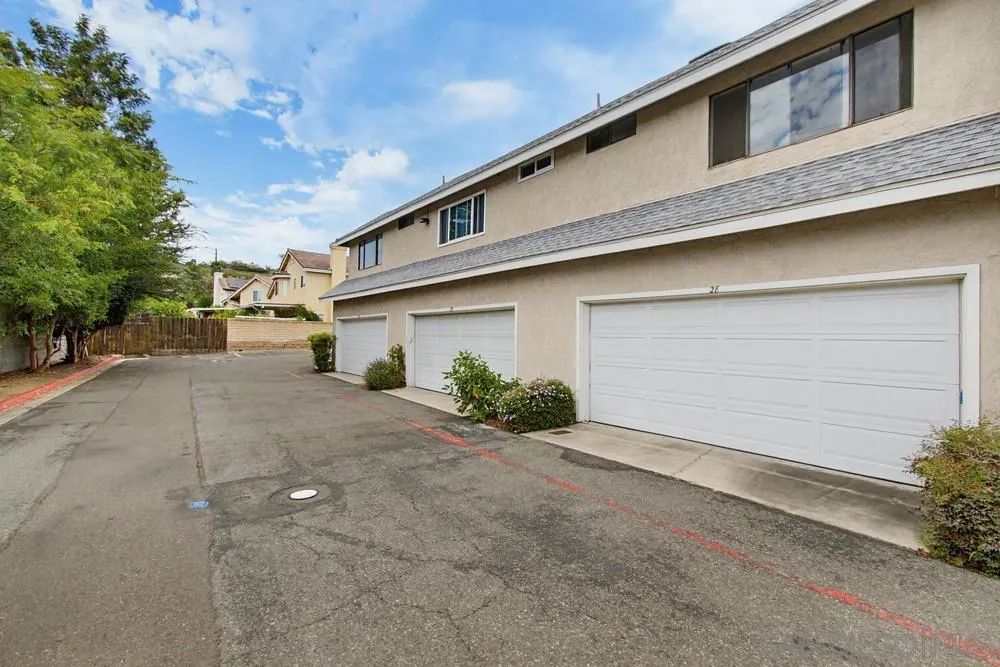 https://cdn.realtyfeed.com/cdn/127/260015447/368068101c5950034a4bee4571b49a4b.webp