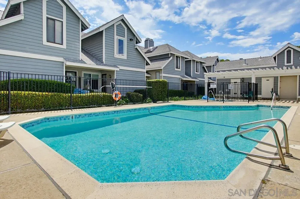 https://cdn.realtyfeed.com/cdn/127/260015447/8fb71909e710d966cbac2b24c343374e.webp