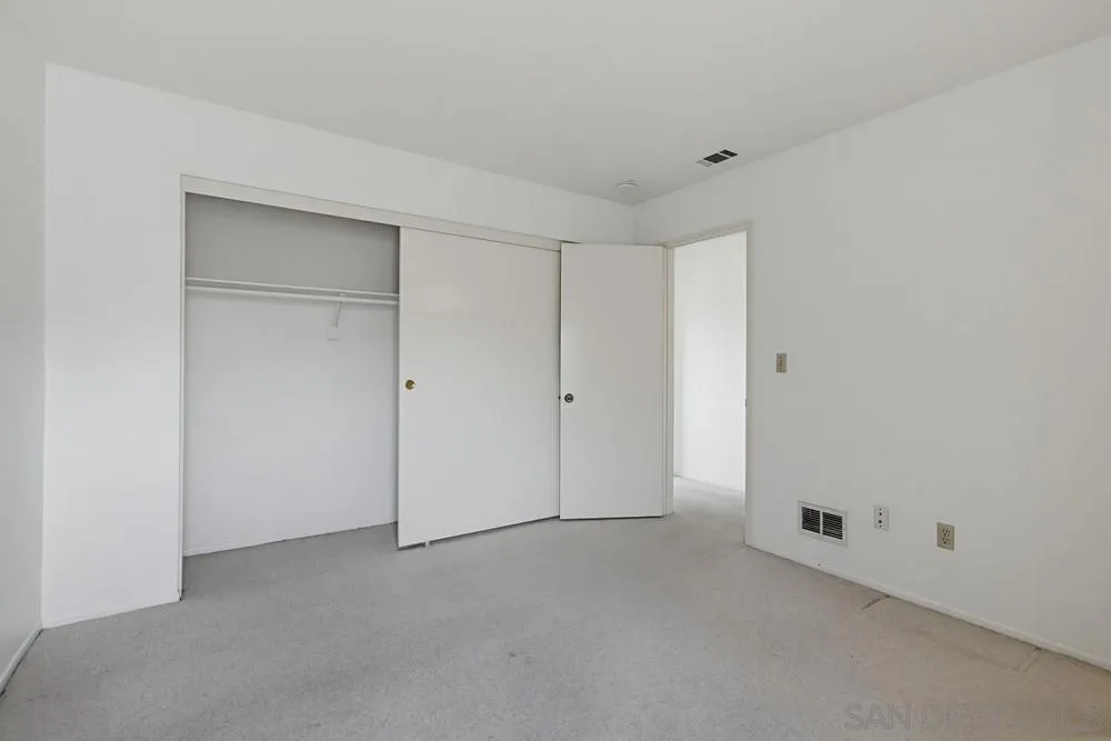 https://cdn.realtyfeed.com/cdn/127/260015447/e4a6e3a24ae7378bca2350d59d34f1f0.webp