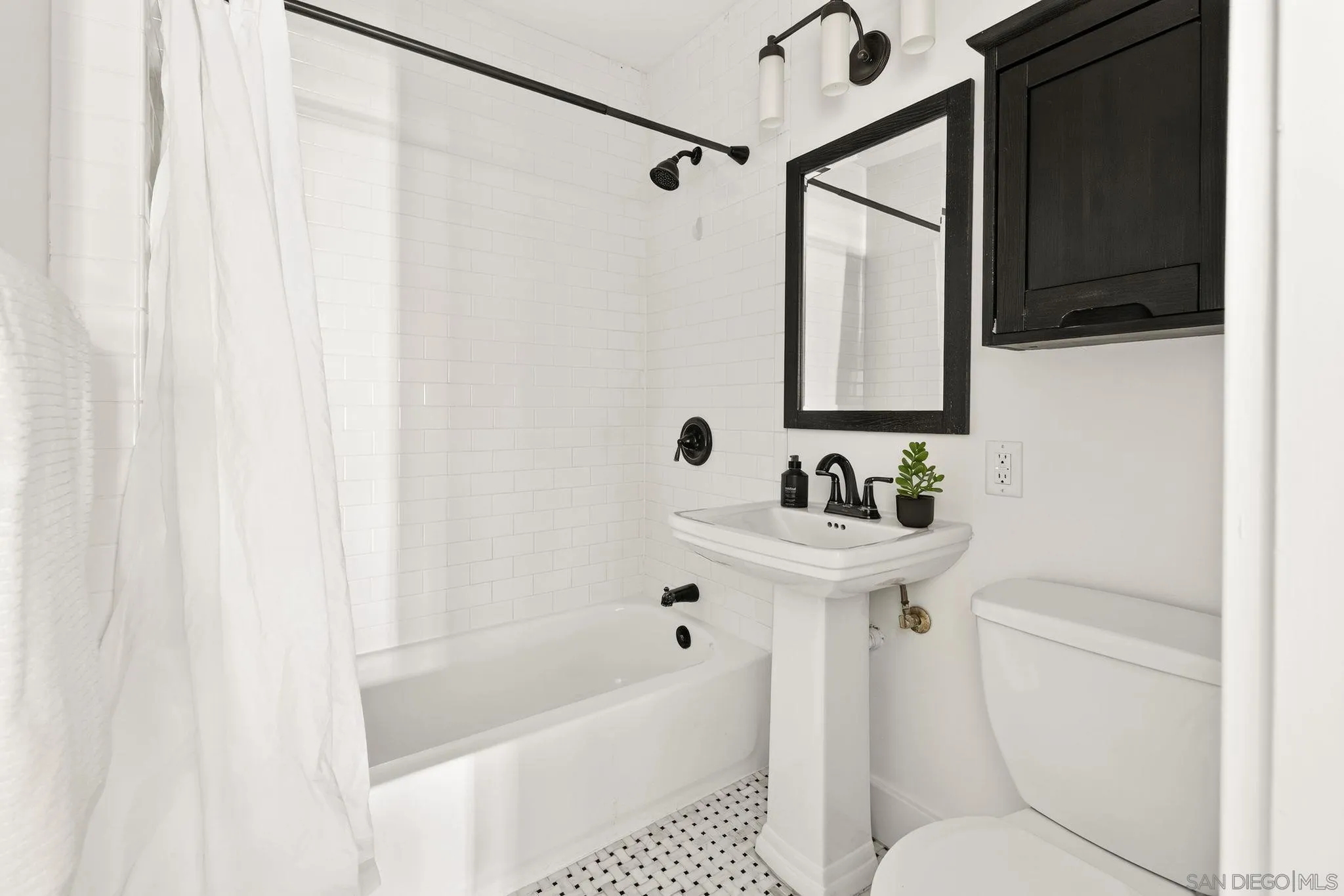 https://cdn.realtyfeed.com/cdn/127/260015449/22fa34696061297165c54ae26ce35600.webp