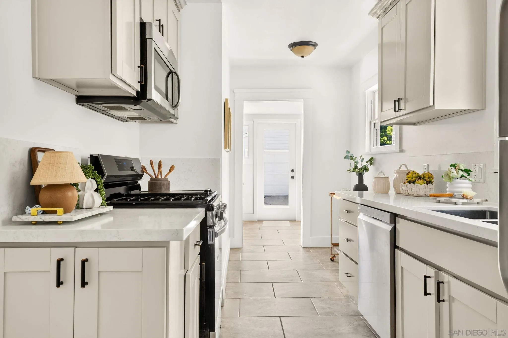 https://cdn.realtyfeed.com/cdn/127/260015449/7c2701a813b9ede6e589c1f2d75d2c8e.webp