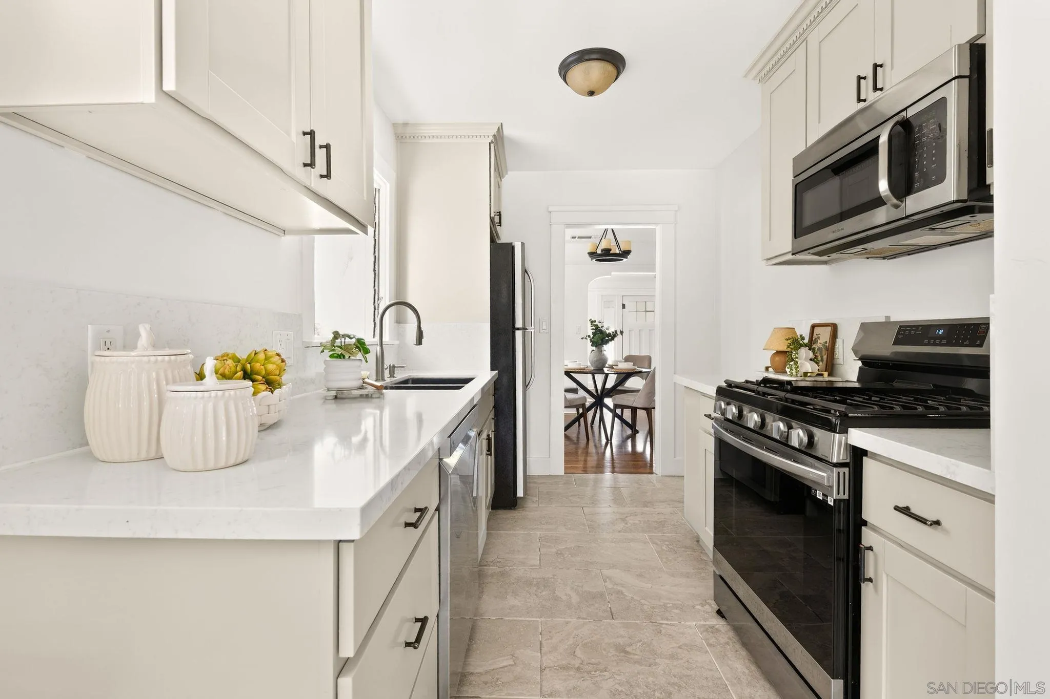 https://cdn.realtyfeed.com/cdn/127/260015449/e1db10667512cdb2a53b2ec57f2ff52d.webp