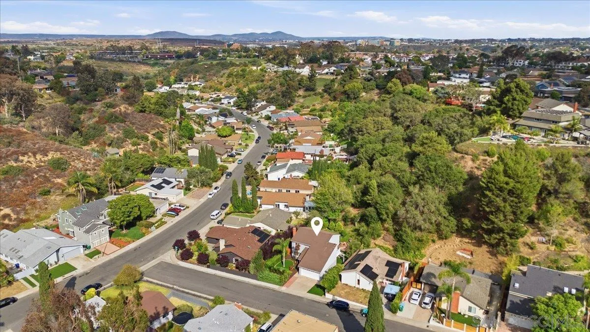 https://cdn.realtyfeed.com/cdn/127/260015450/423e6ca18fd0ee2ae70f1a085eefd0ec.webp