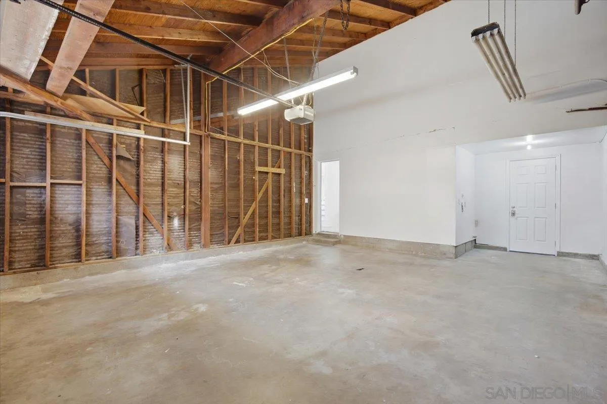 https://cdn.realtyfeed.com/cdn/127/260015450/bada21a489dac86551bc0f5bbb3b0678.webp