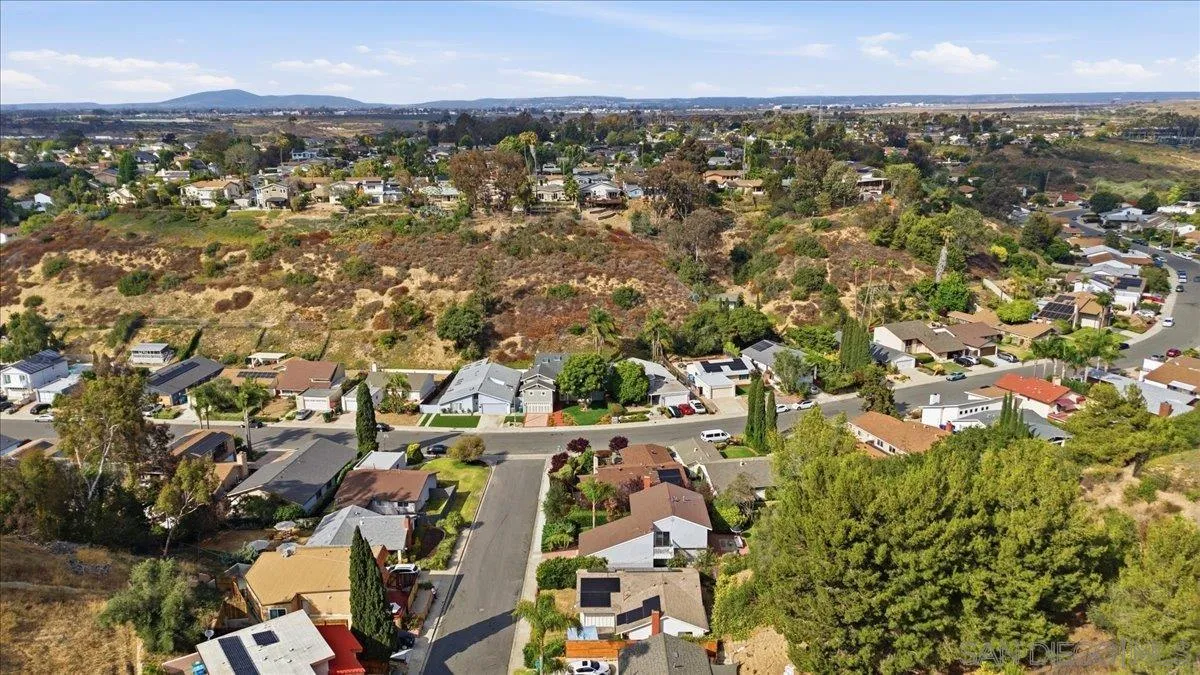 https://cdn.realtyfeed.com/cdn/127/260015450/e65f7a35683590bc787d11986fbc17f1.webp