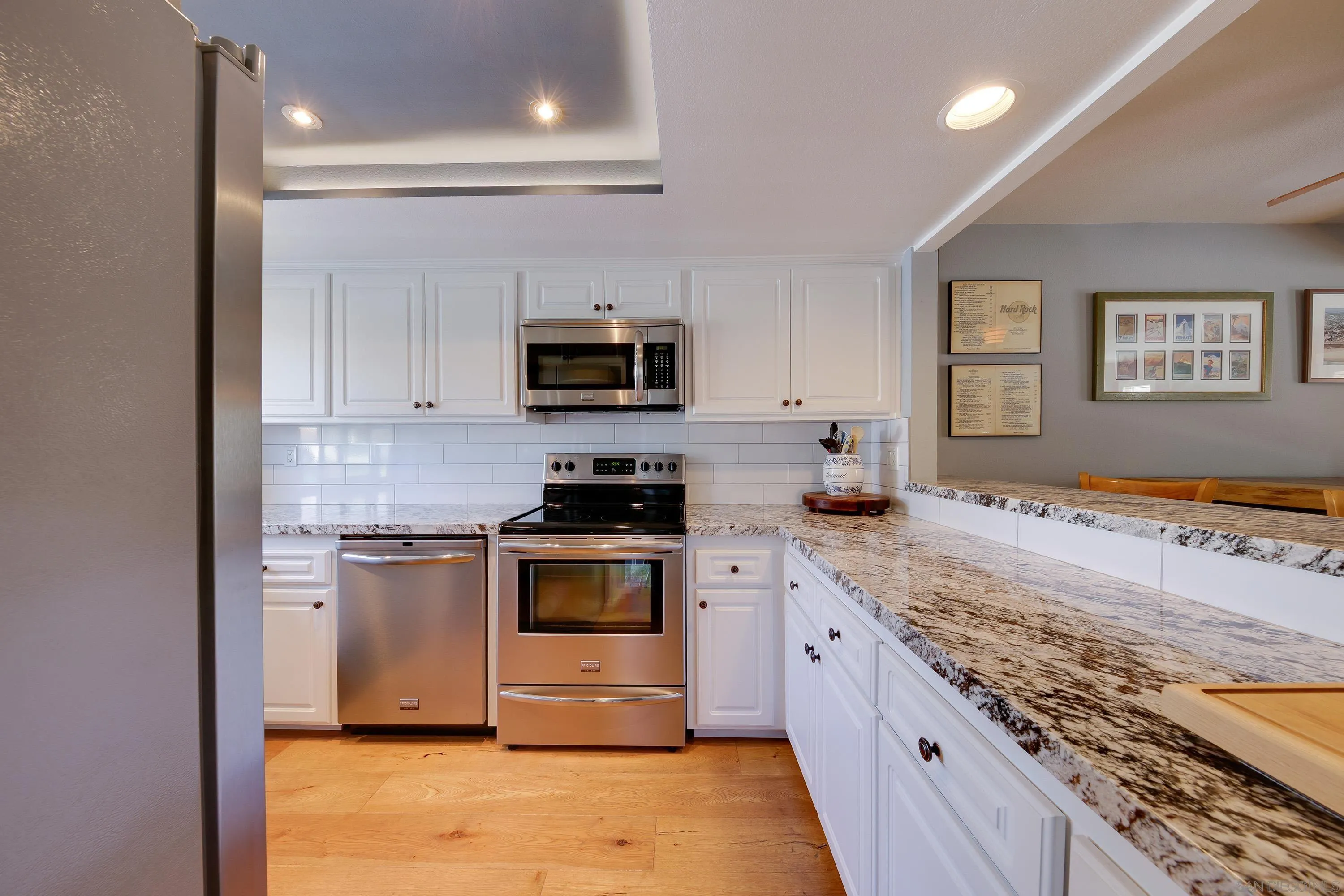 https://cdn.realtyfeed.com/cdn/127/260015452/a0ee9c48449901f2d489f1518a550f7d.webp