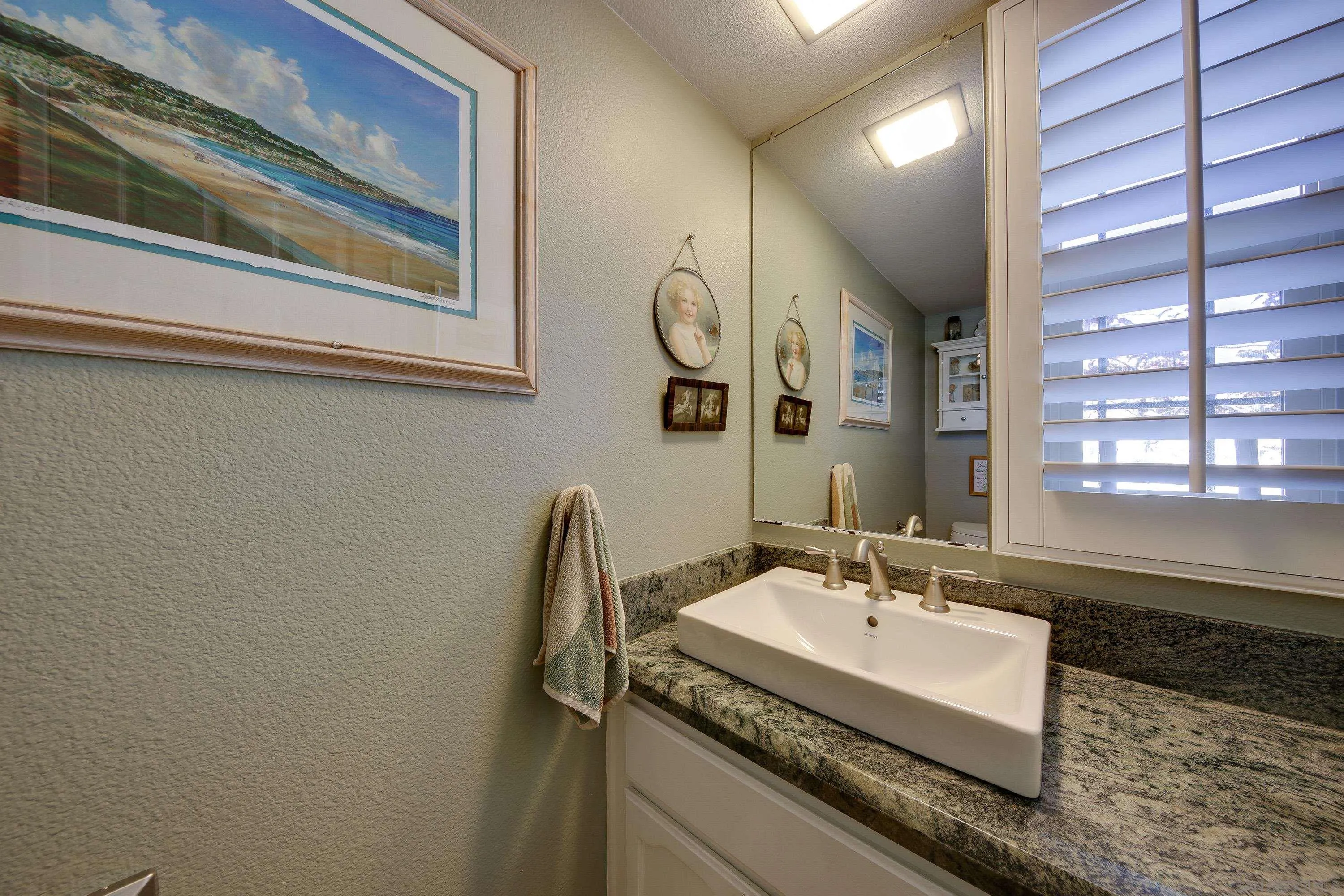 https://cdn.realtyfeed.com/cdn/127/260015452/ffb66d8cf48da9caf4e32e36ac364c2f.webp