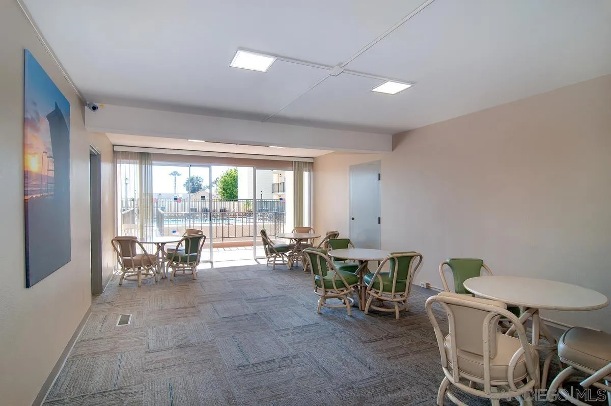 https://cdn.realtyfeed.com/cdn/127/260015453/f177bca1cb9720be4c24f7f464e519c1.webp