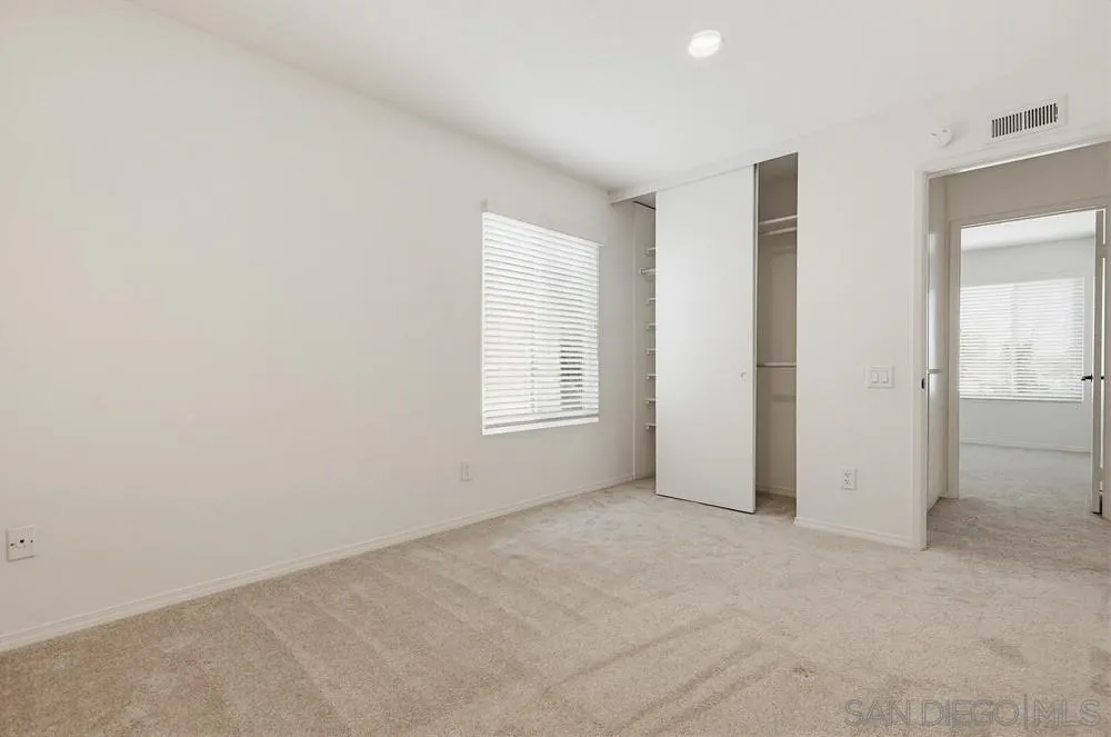 https://cdn.realtyfeed.com/cdn/127/260015456/1b5a2c7cd71c7bf994384db71c4674bd.webp