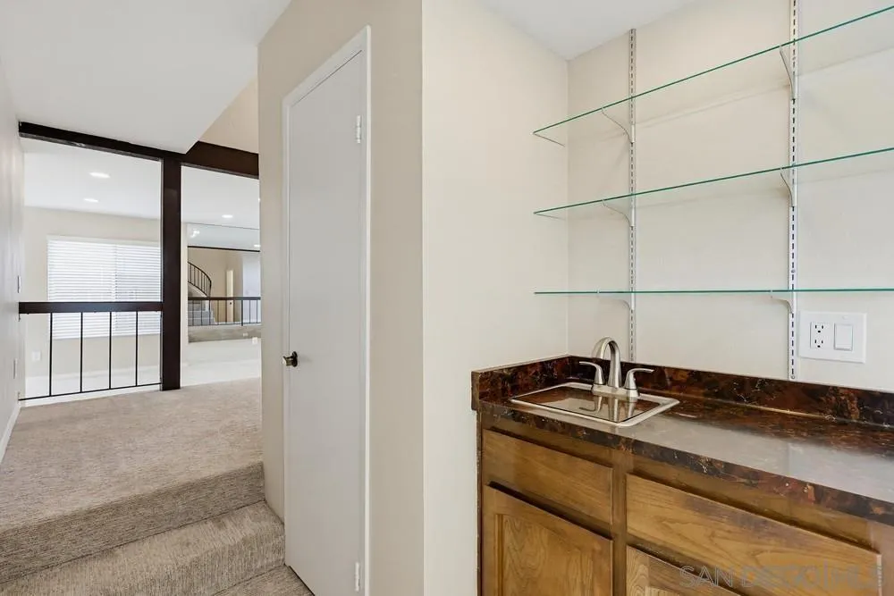 https://cdn.realtyfeed.com/cdn/127/260015456/e1ad3726de0dfdf535b28bb8d8023717.webp