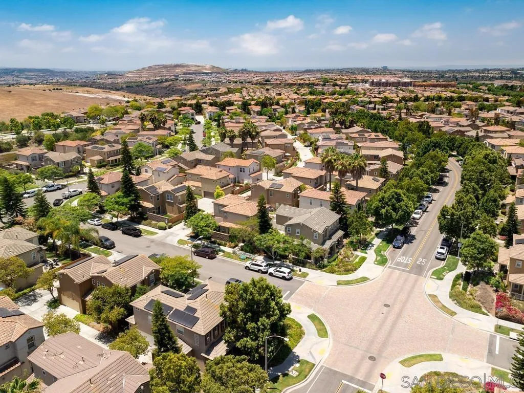 https://cdn.realtyfeed.com/cdn/127/260015463/b04357efc71d8381e2e16aef92ffd920.webp